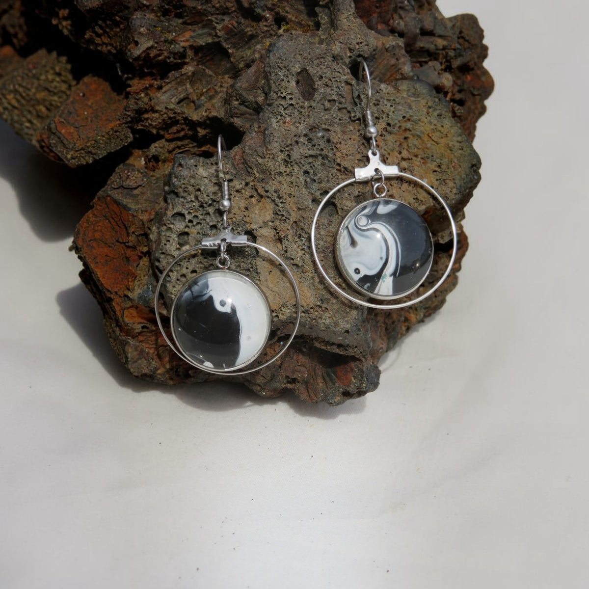 Boucle d'oreille "Yin & Ébène" N°0479